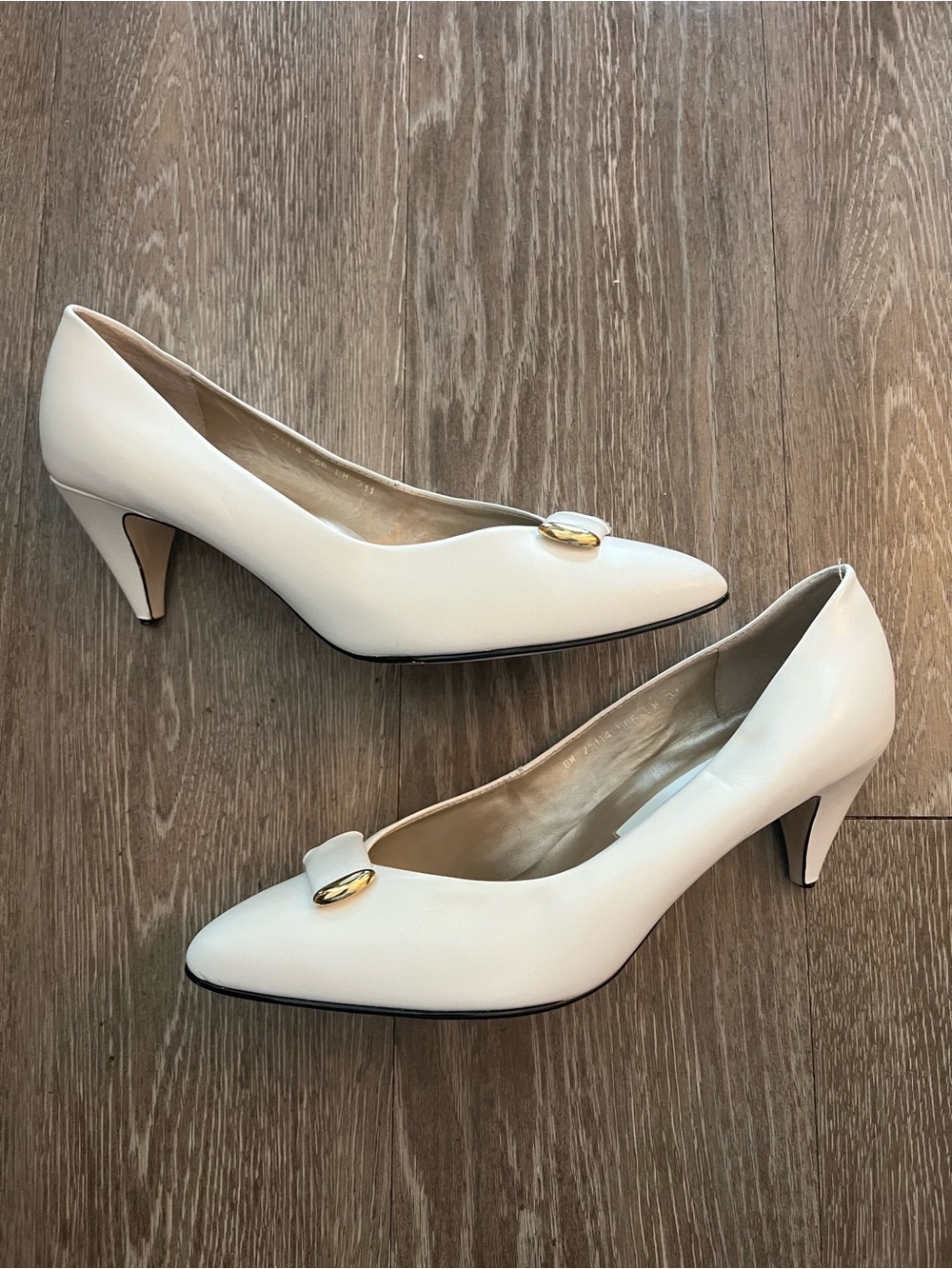 Vintage White Leather Kitten Heels
